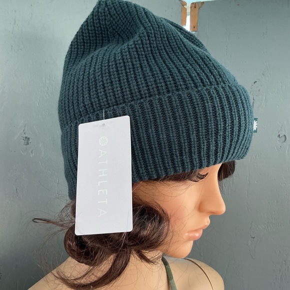 Athleta Dark Hunter Green Ribbed Knit Beanie Hat Winter Fall NWT - Picture 2 of 5